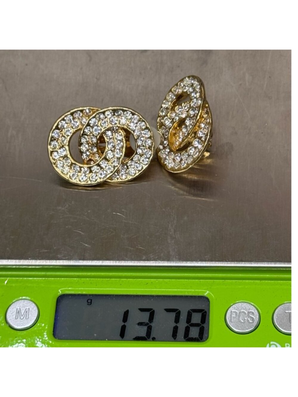 Vtg Gold-Tone Crystal Pave Double Interlocking Rhinestone Rings Clip-On Earrings - Picture 6 of 6